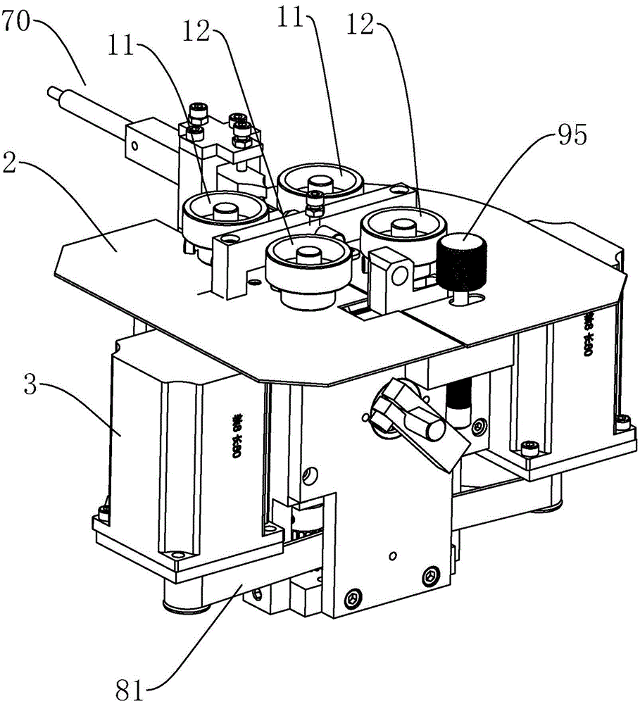 Four-wheel drive wire feeding mechanism