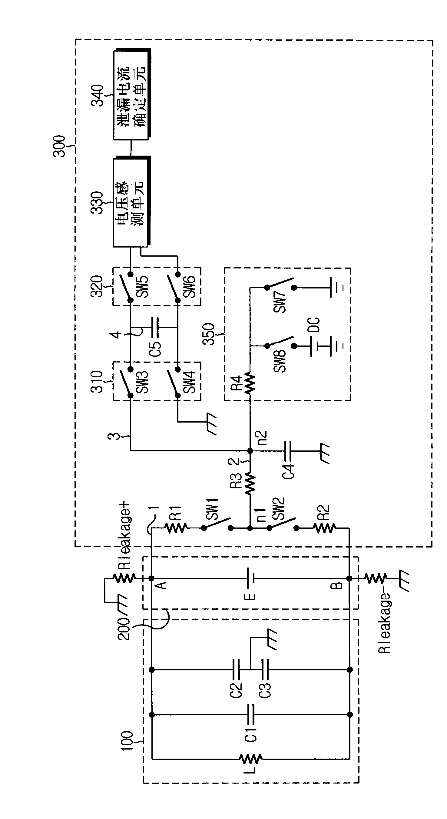 Apparatus and method for sensing a current leakage of a battery, and battery driving apparatus and battery pack including the apparatus