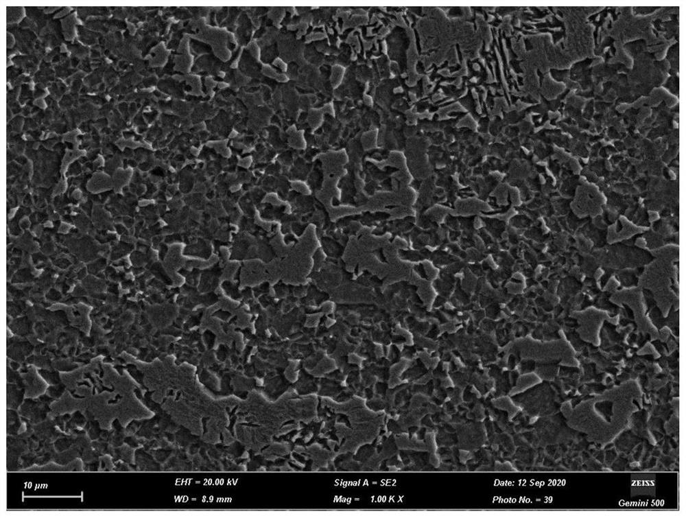 On-line quenching complex-phase structure hot-rolled wear-resistant steel and preparation method thereof
