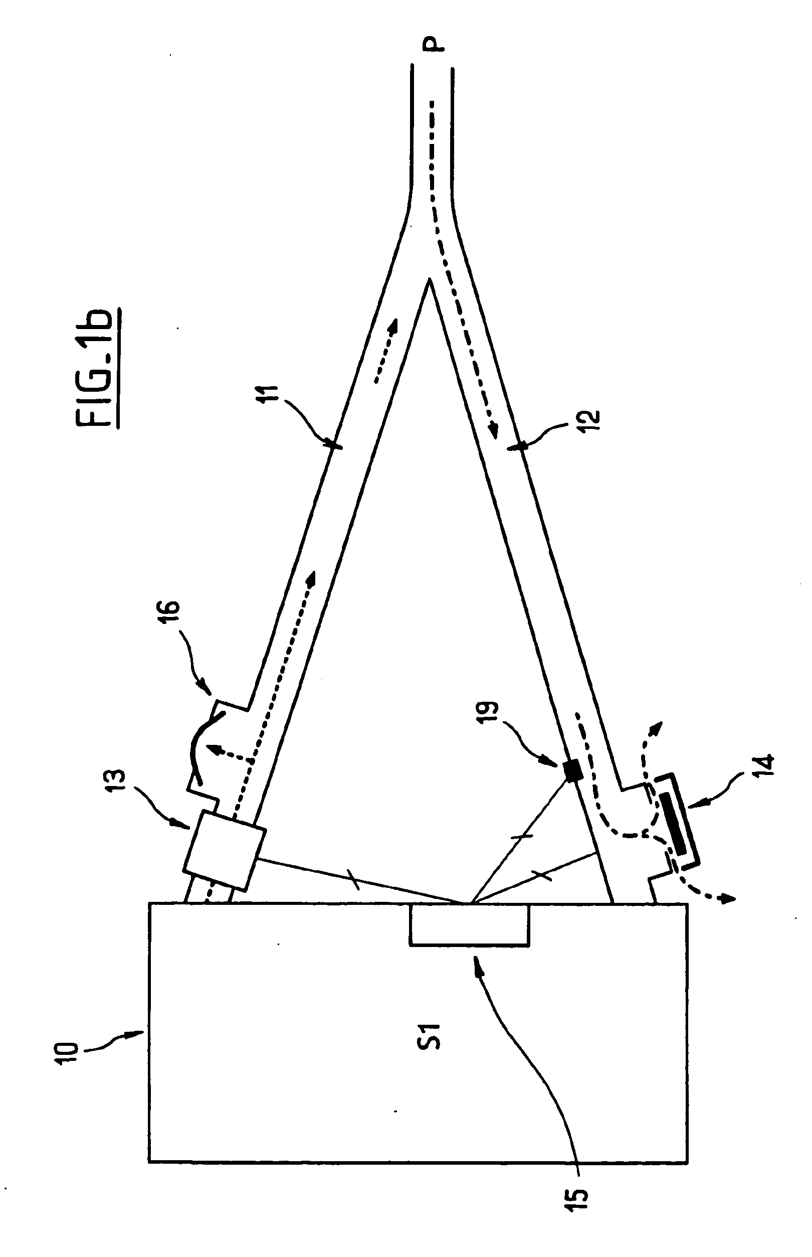 Breathing assistance device comprising a gas regulating valve and associated breathing assistance method