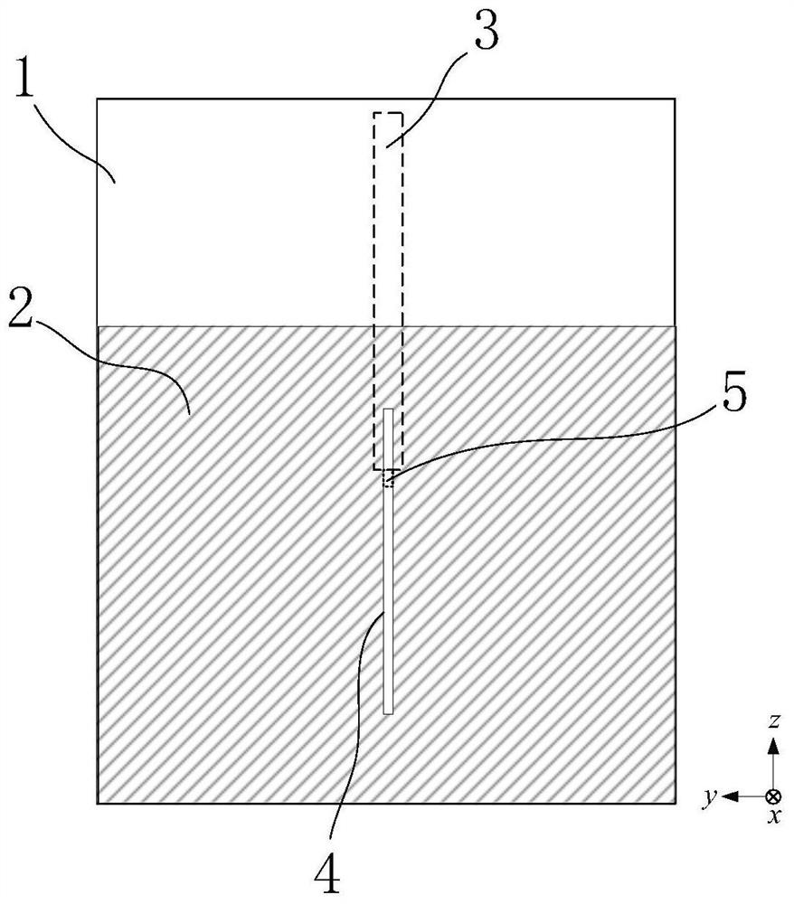 A dual-polarized antenna with planar monopole and slot structure