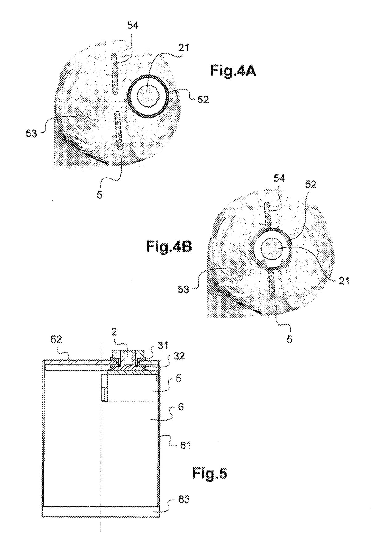 Lithium electrochemical accumulator having a terminal directly connected to the electrochemical assembly and associated production methods