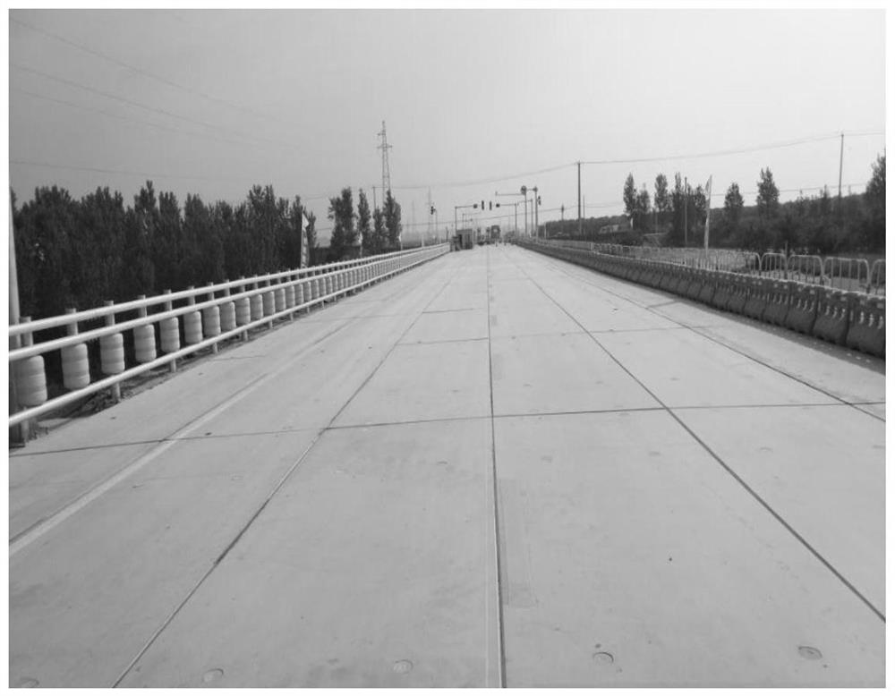 Construction method and application of fabricated concrete road plate