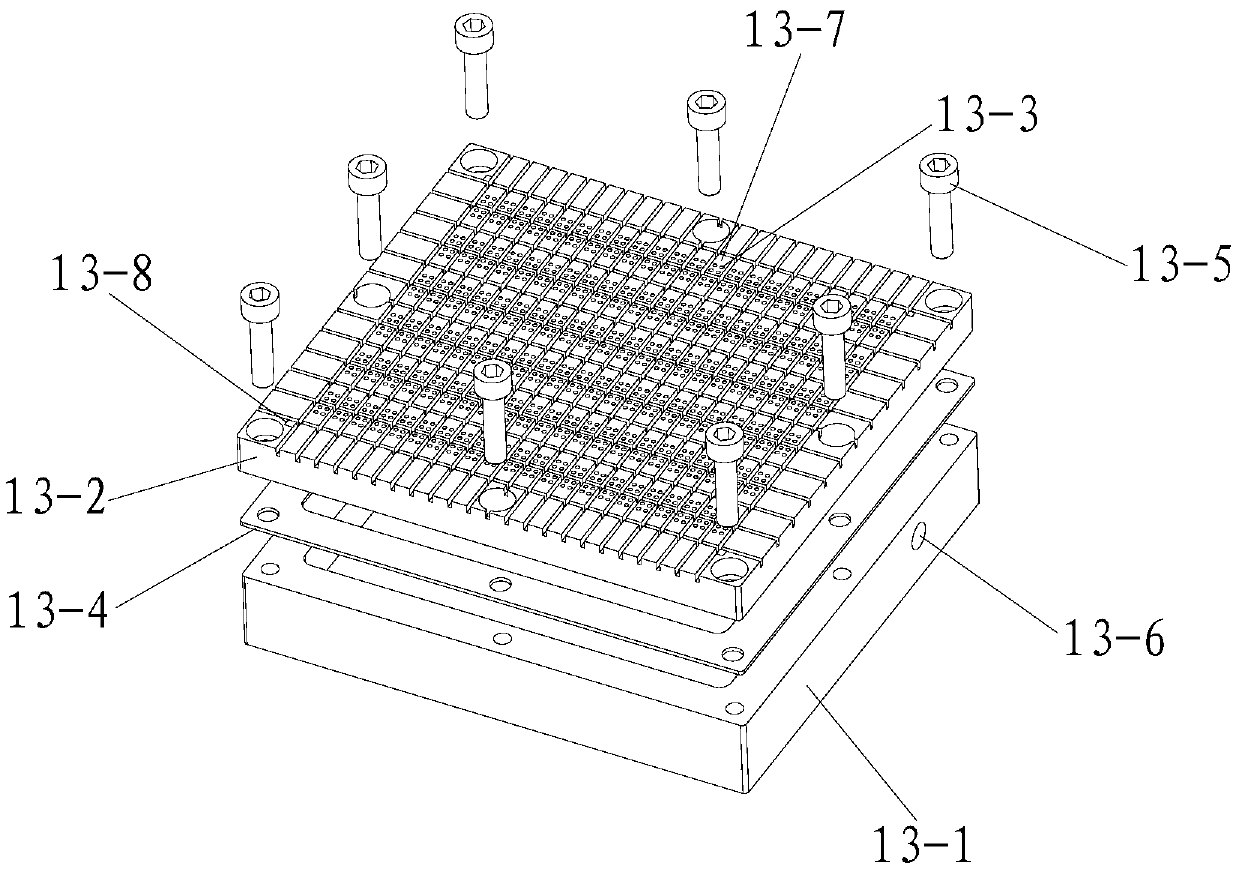 Automatic detecting device and method for large-array resistance strain gauge