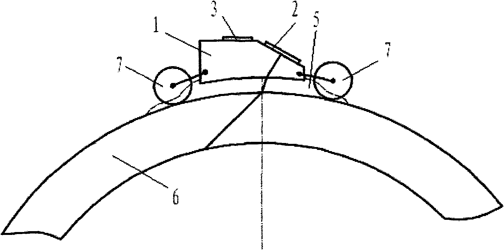 Method for compensating vibration of automatic and ultrasonic steel pipe flaw detection probe