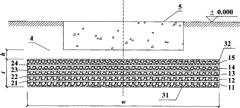 Geogrid reinforced rubble vibration isolating device and manufacturing method thereof