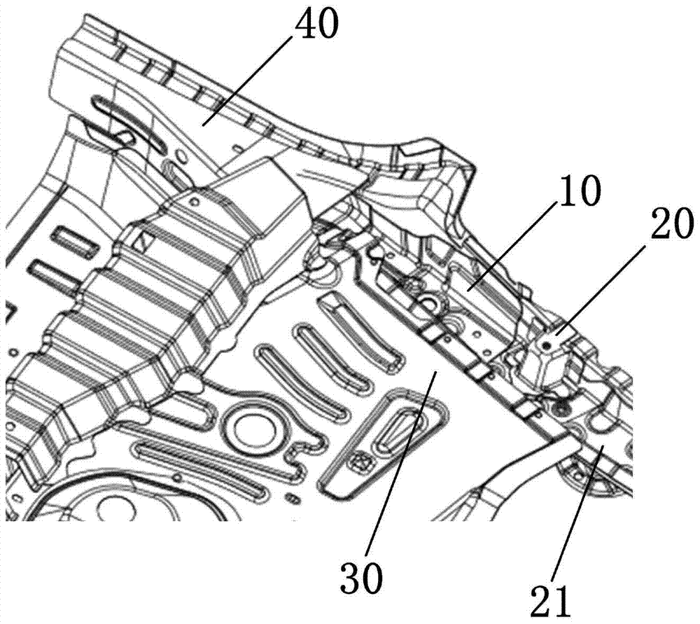 Reinforcement of the rear body structure at the rear of the vehicle