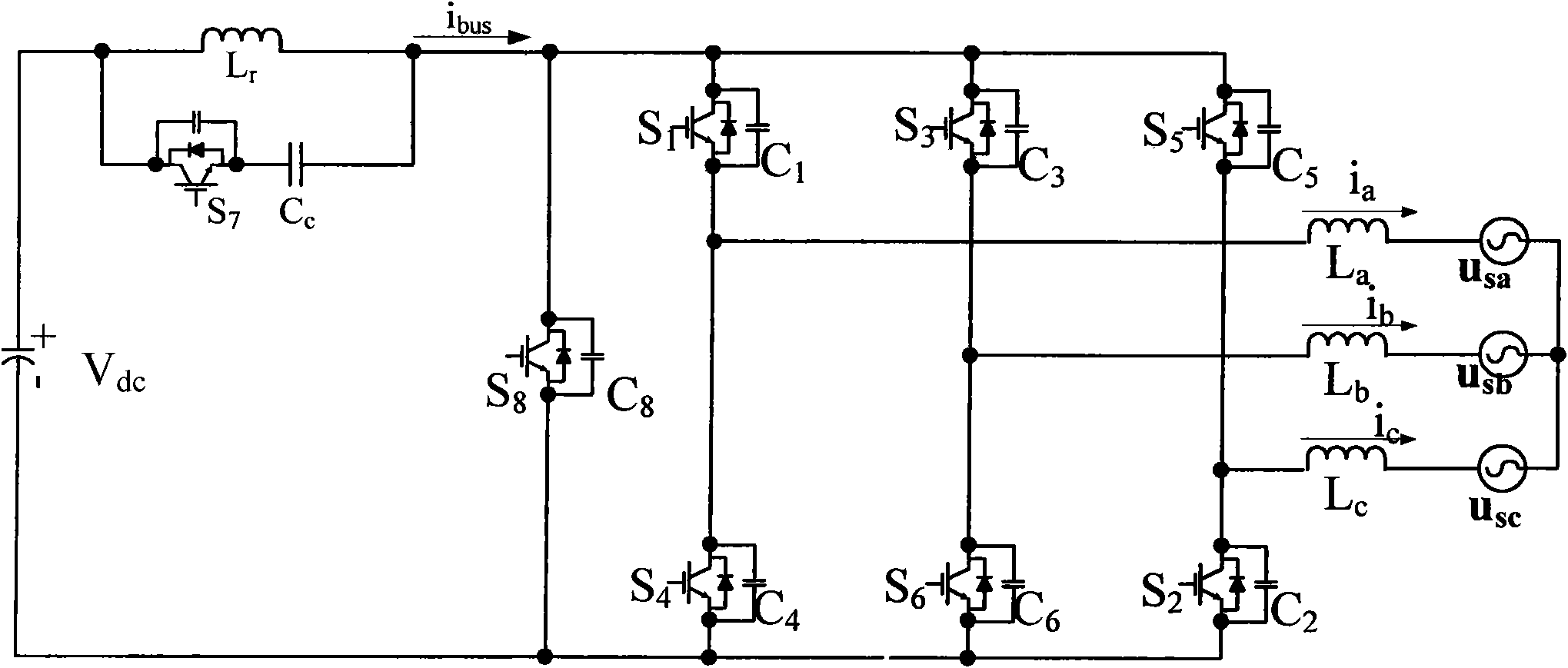 Soft switching three-phase gird-connected inverter additionally provided with freewheeling path
