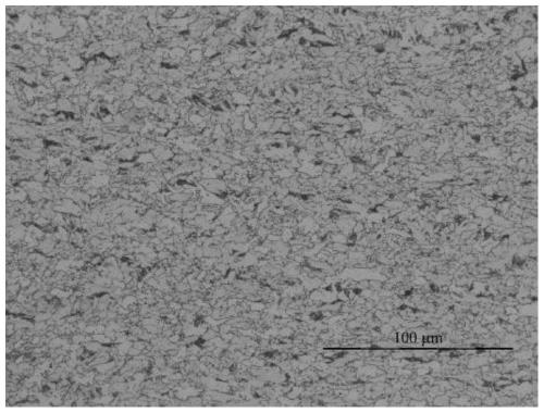 A high-toughness weather-resistant steel plate with a yield strength of 550mpa and its preparation method