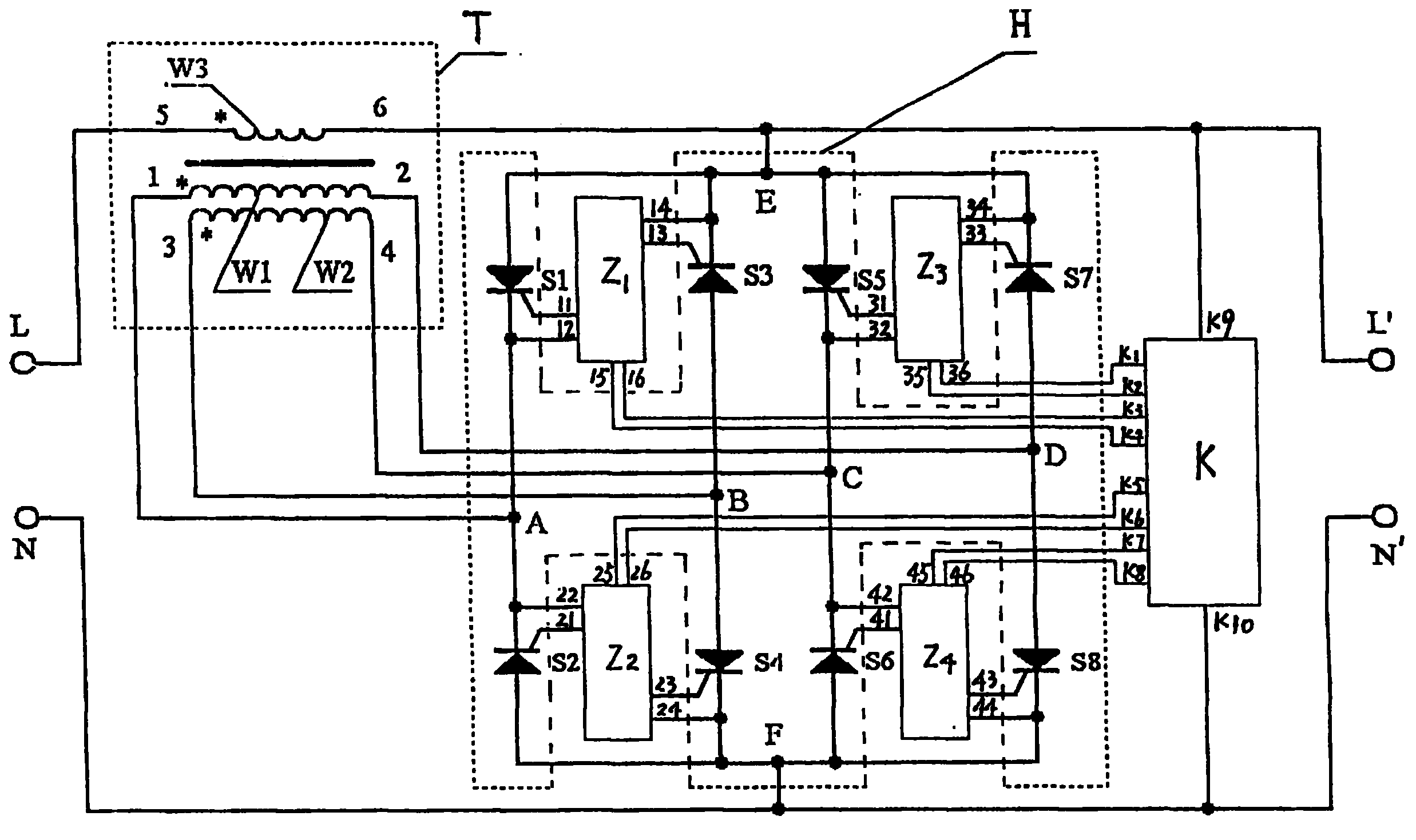 Voltage compensator capable of avoiding conduction-through for thyristor