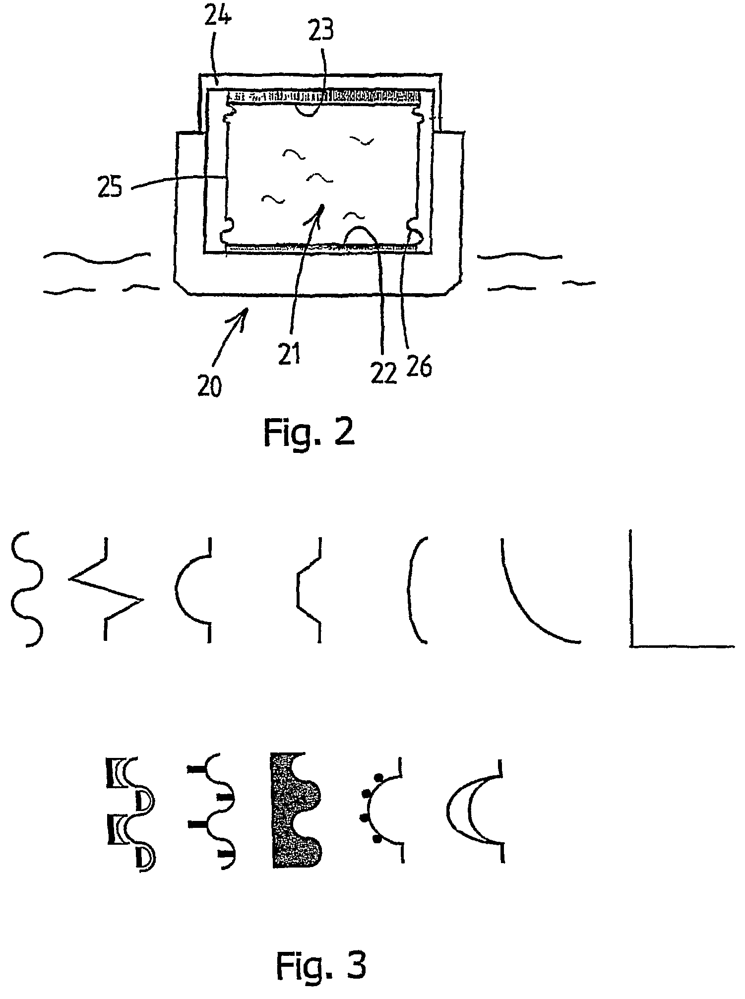 Ship with liquid transport tanks provided with deformation absorbers