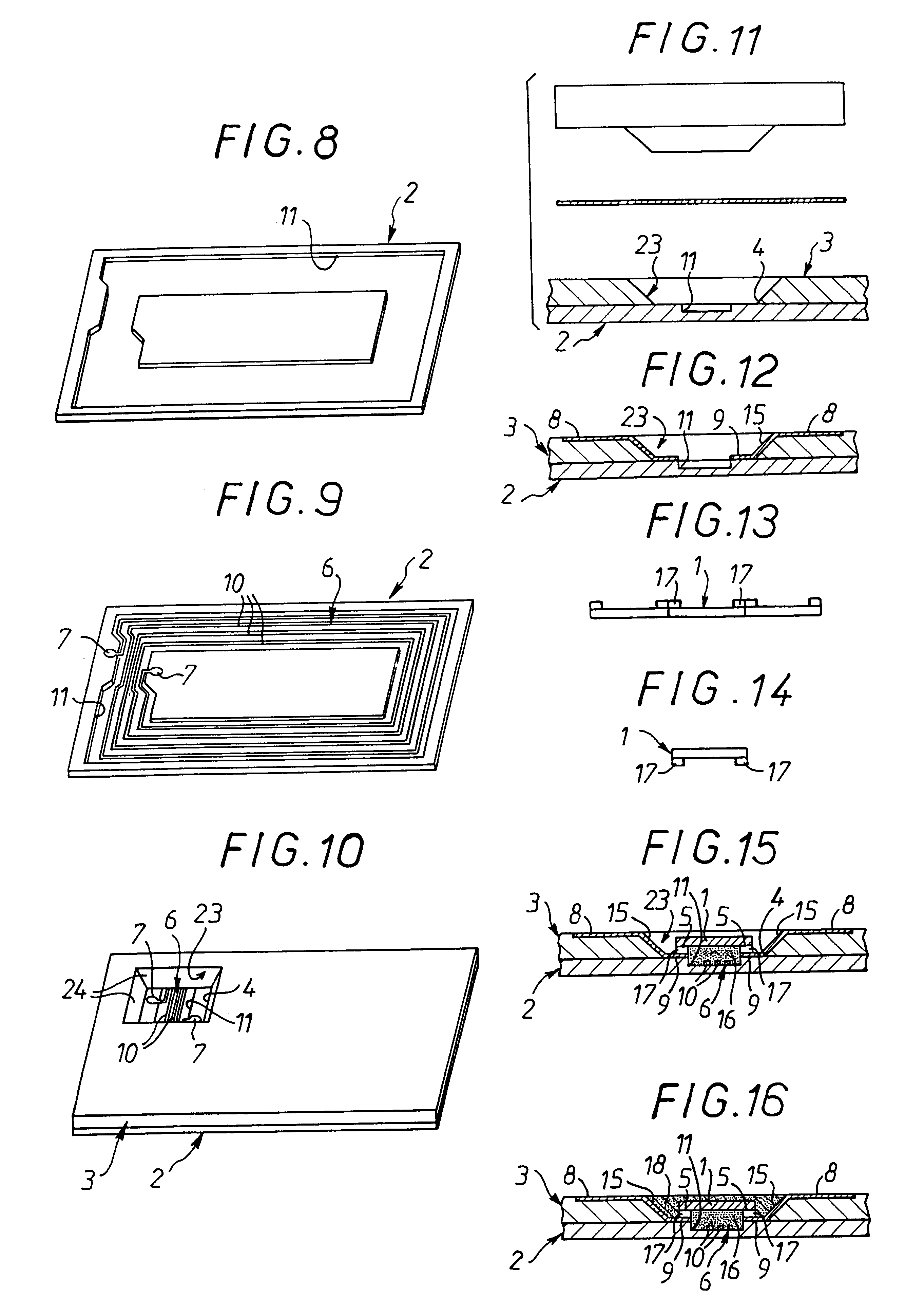 Integrated circuit board combining external contact zones and an antenna, and process for manufacturing such a board