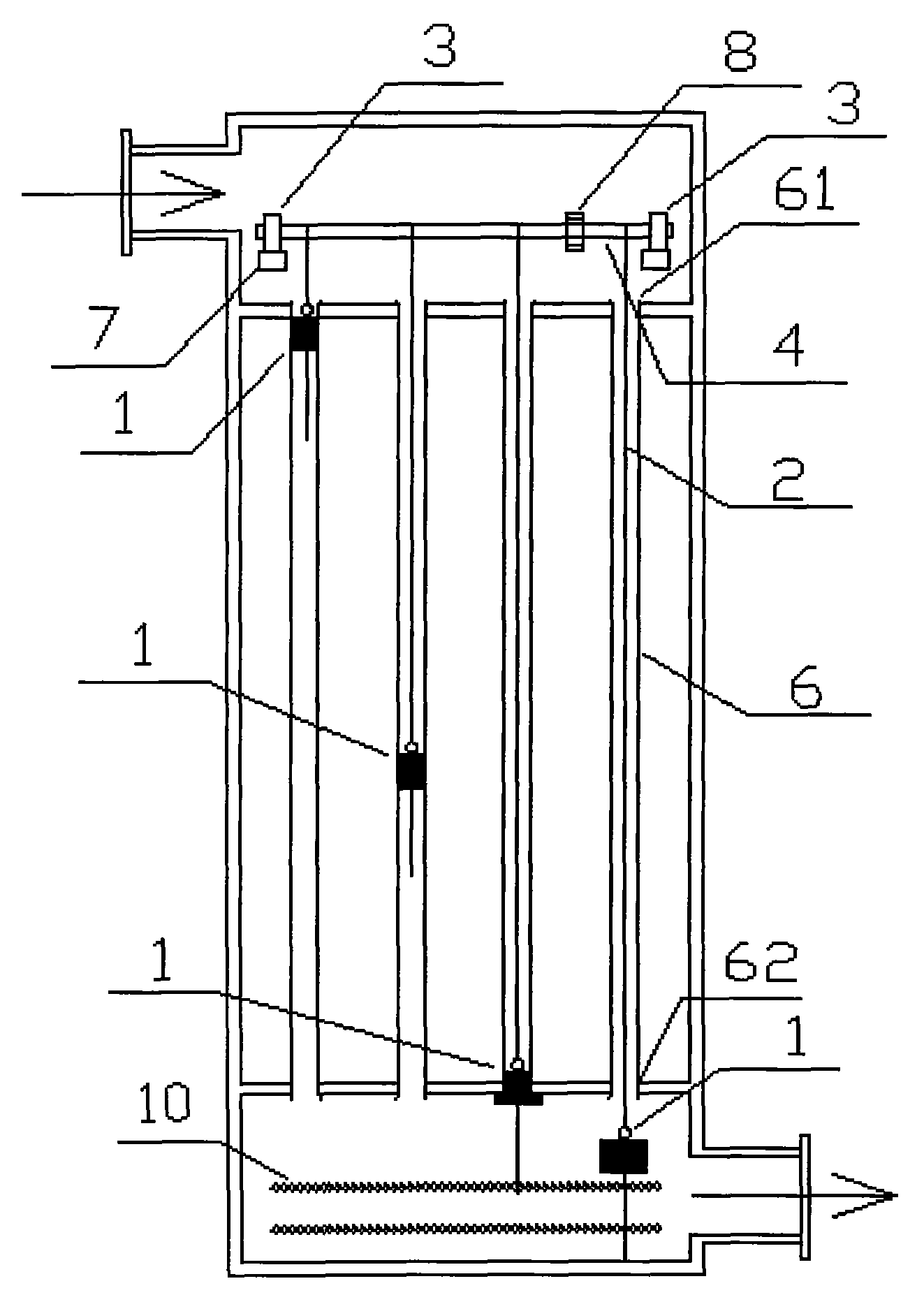 Self-rotating and cleaning device of dirt in heat transfer tube