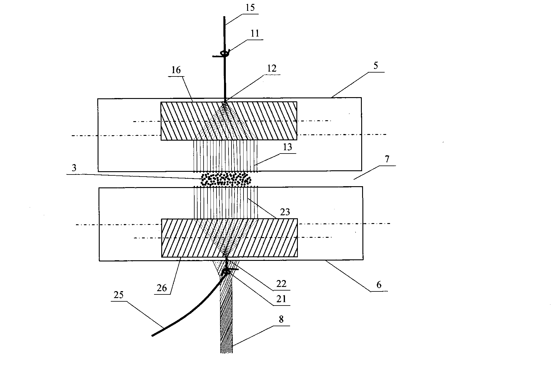 Top covering and bottom supporting type three-shafting composite yarn, spinning method and applications thereof