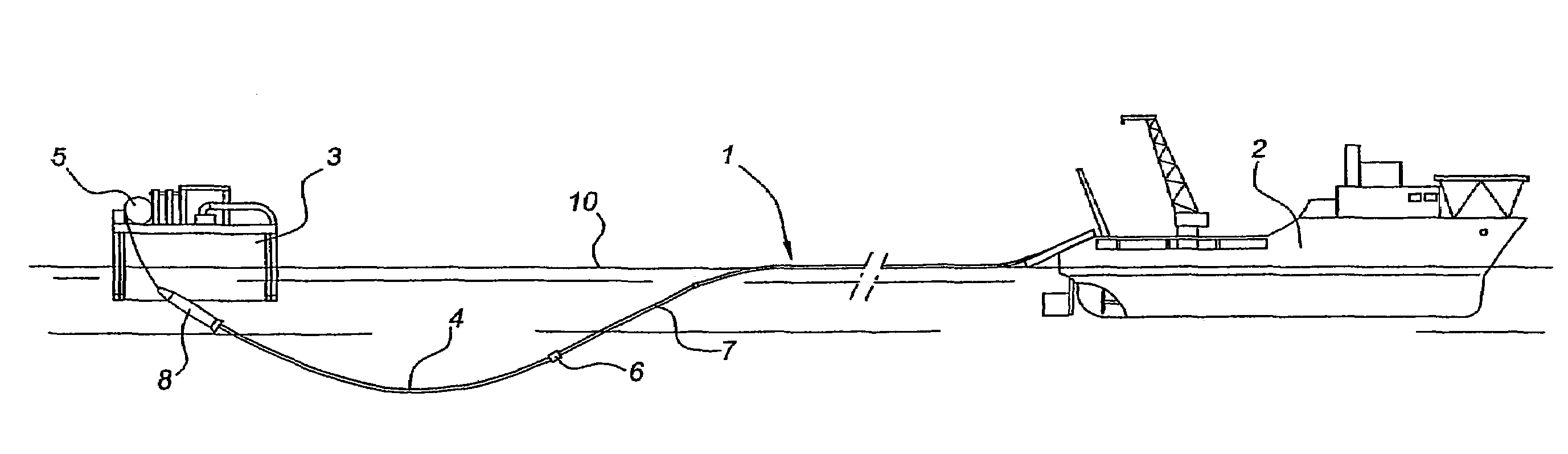 Method of supplying oil from a floating production structure to an offloading buoy via a thermally insulated flexible transfer duct