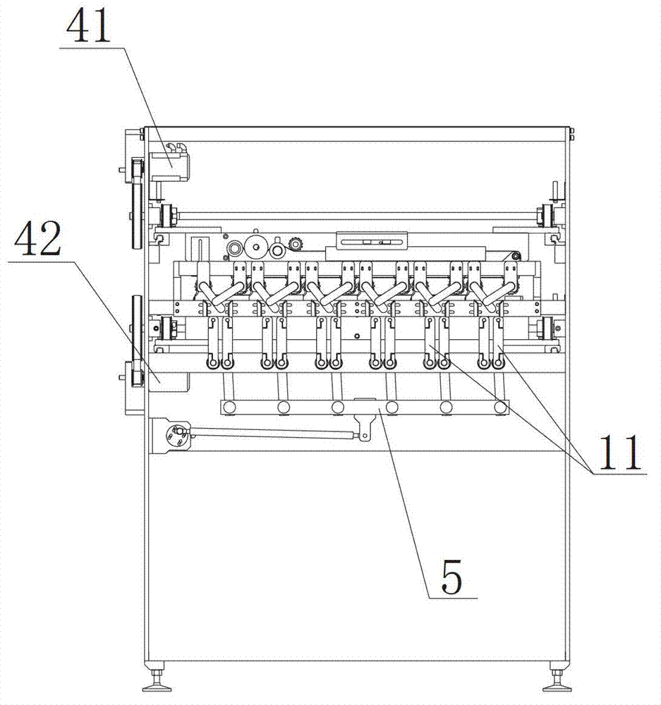 Automatic feed device for biscuit assembly packaging