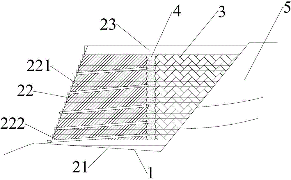 Solidified soil retaining wall and construction method thereof