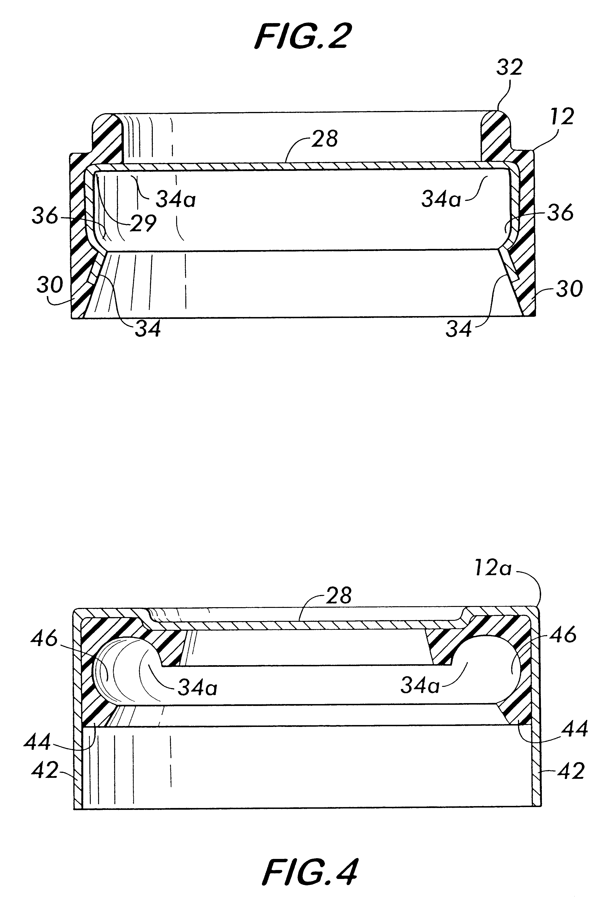Stackable hinged container lid having detents