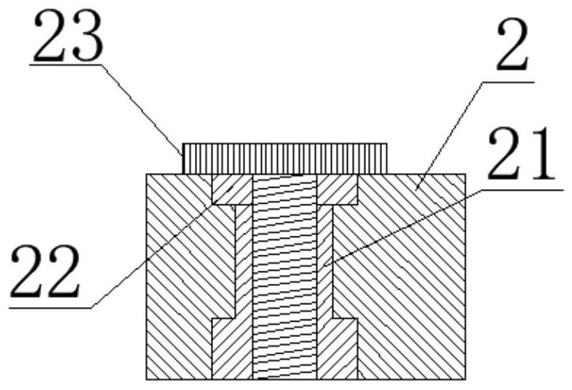 A tensile testing machine and its traction mechanism