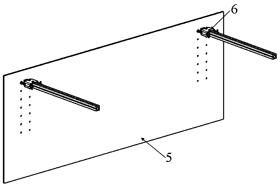 A pool wall and pool bottom simulation device in a towed pool