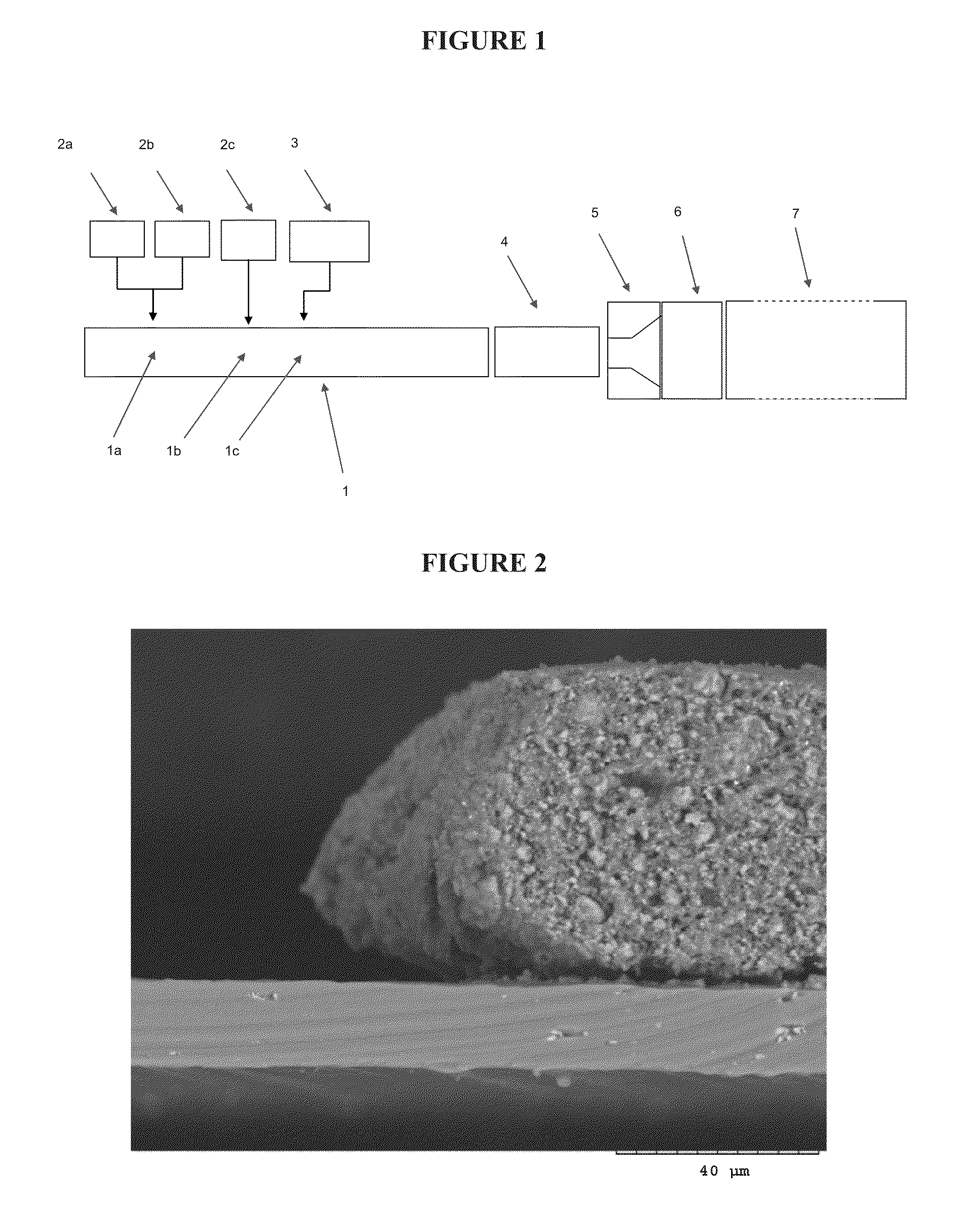 Method for preparing a positive electrode material through extrusion in presence of an aqueous solvent, positive electrode obtained through said method, and uses thereof
