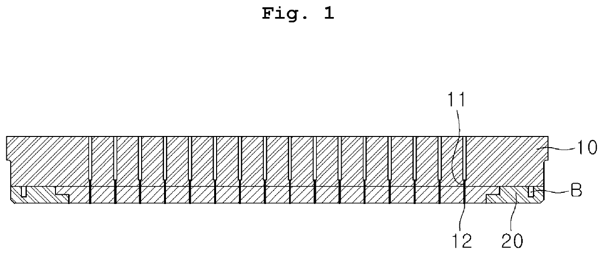 Gas supplying unit of substrate treating apparatus