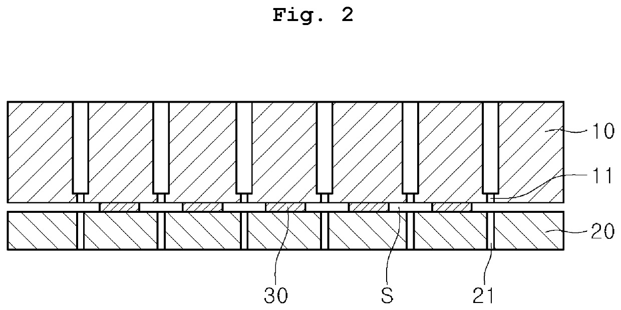 Gas supplying unit of substrate treating apparatus