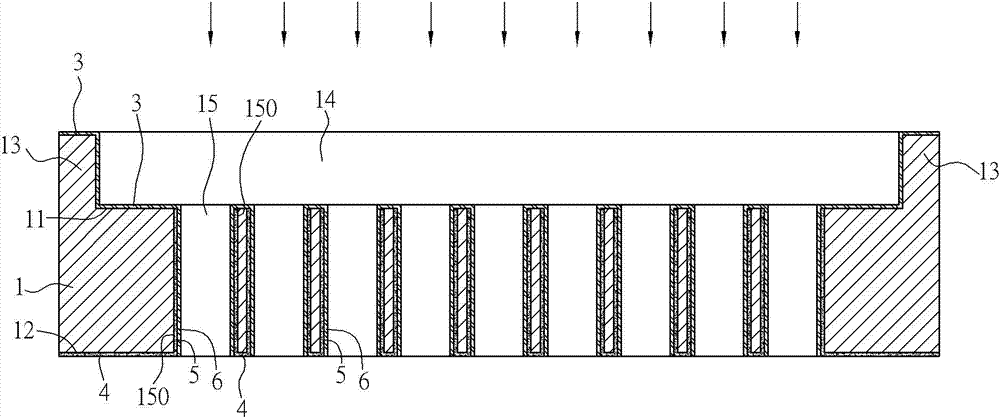 Shielding insulating body, shielding connector and manufacturing method for shielding connector