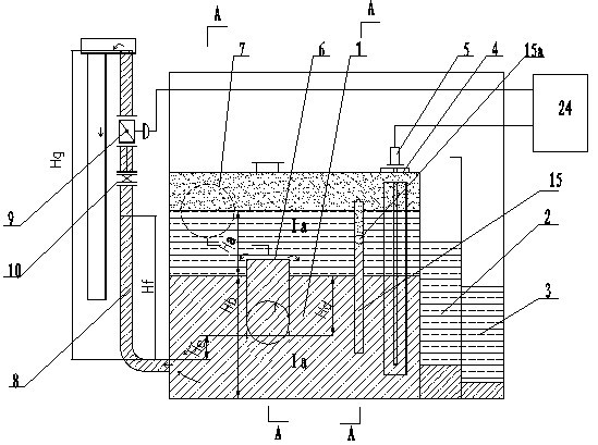 Large-displacement oil-water separator for gas holder