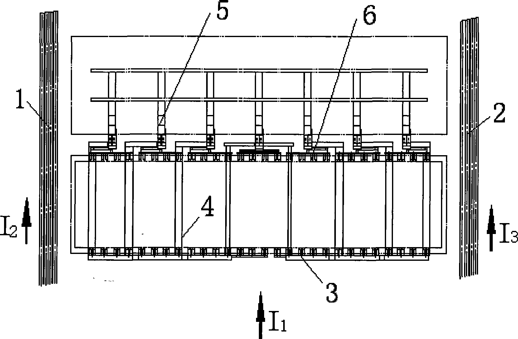 Aluminum cell bus-bar collocation structure including external compensation