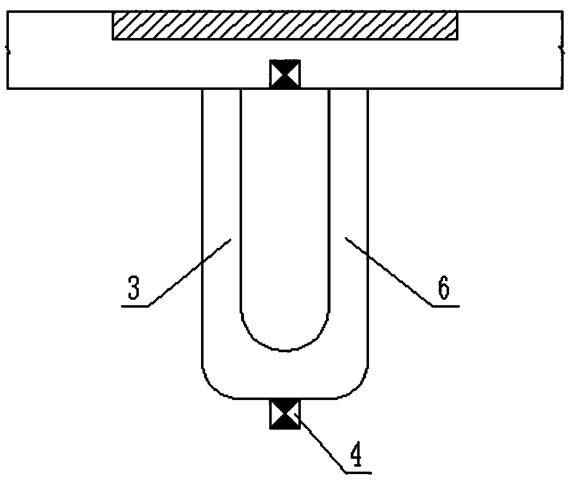 Trackless mining method for gently inclined vein by adopting rockhole ore removal system as ramp