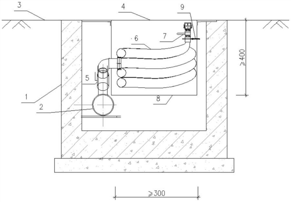 Fixing structure for sewage discharging hose of passenger train