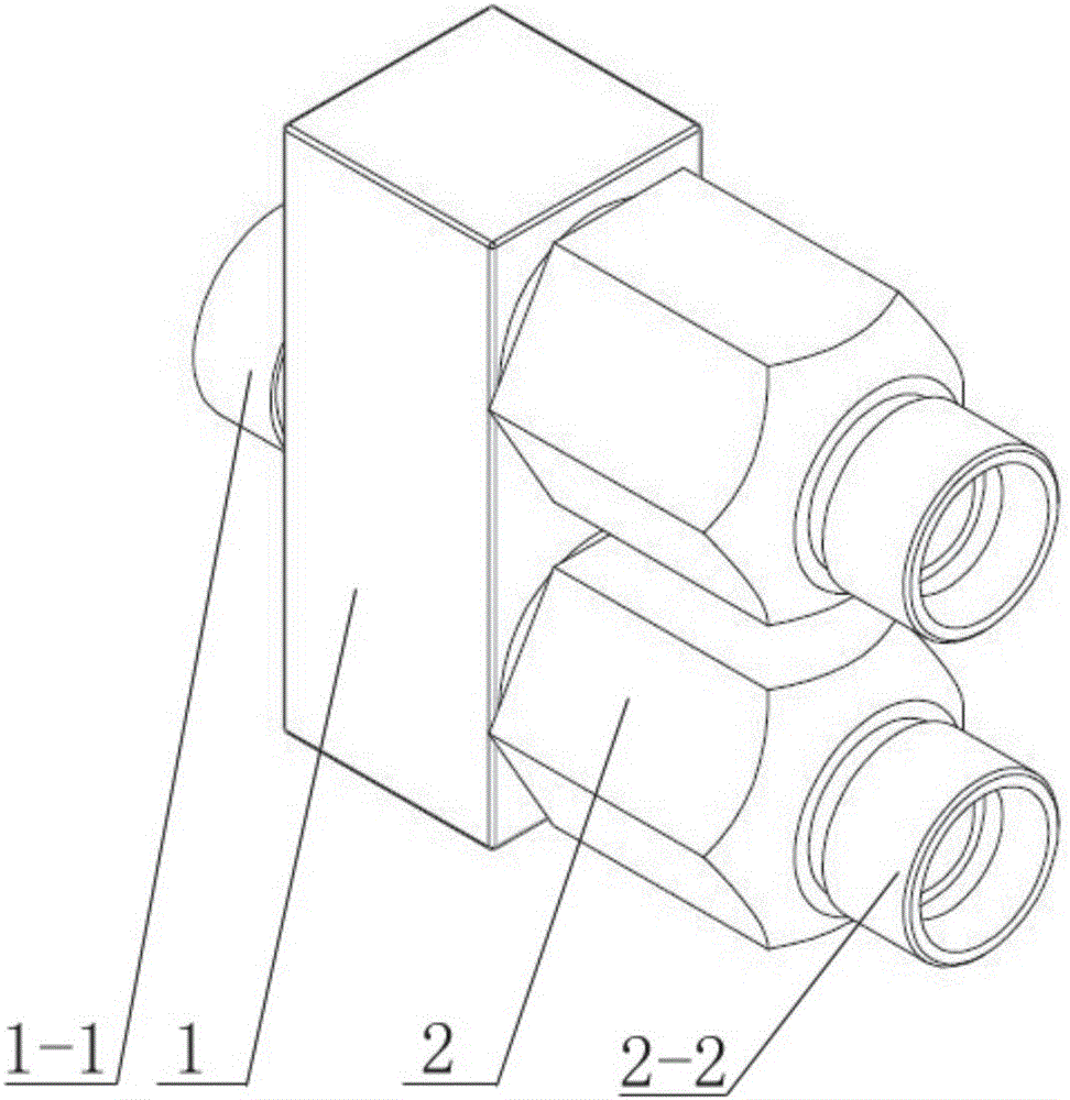 Hydraulic two-way check valve for steering system of new-energy bus