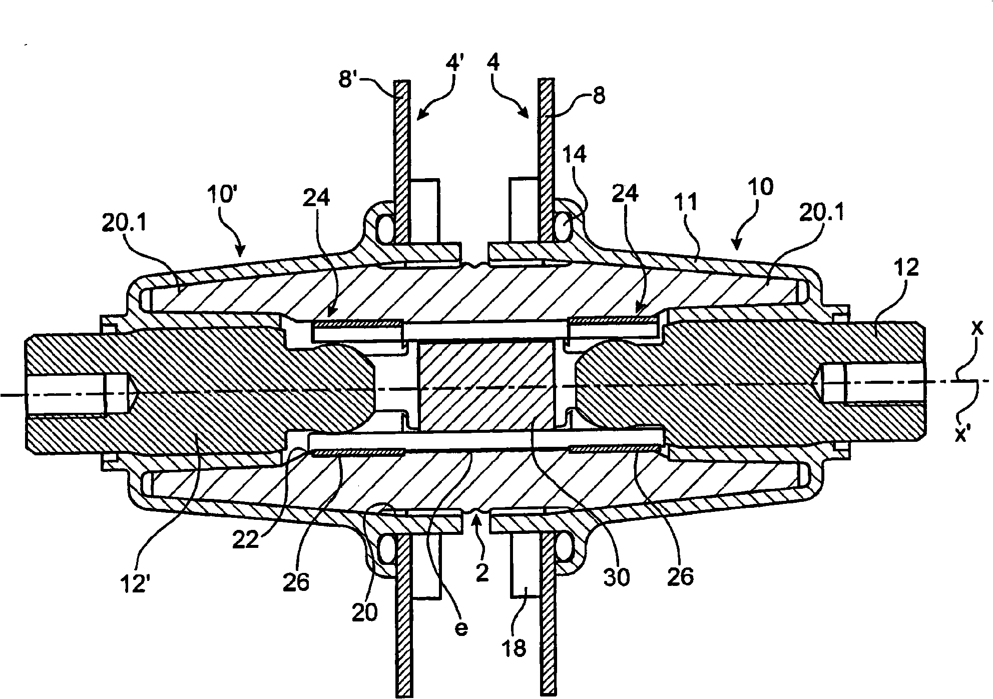 Electrical connection device between two medium- or high-voltage cells and distribution substation containing at least one such device