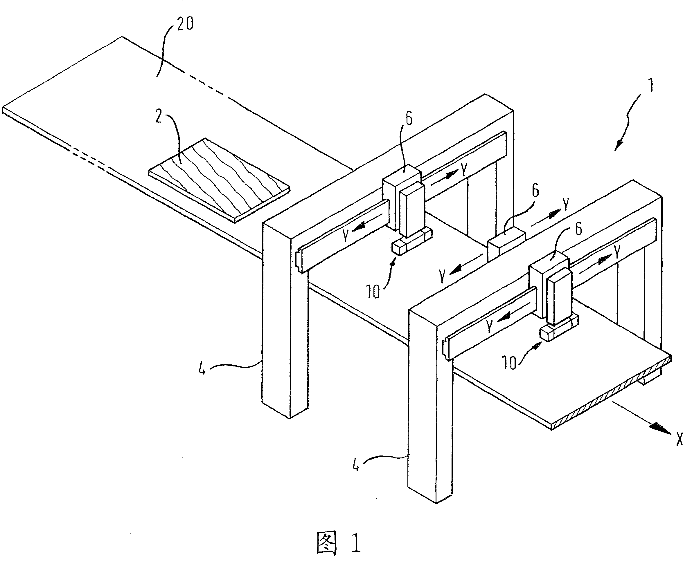 Device for patterning workpieces