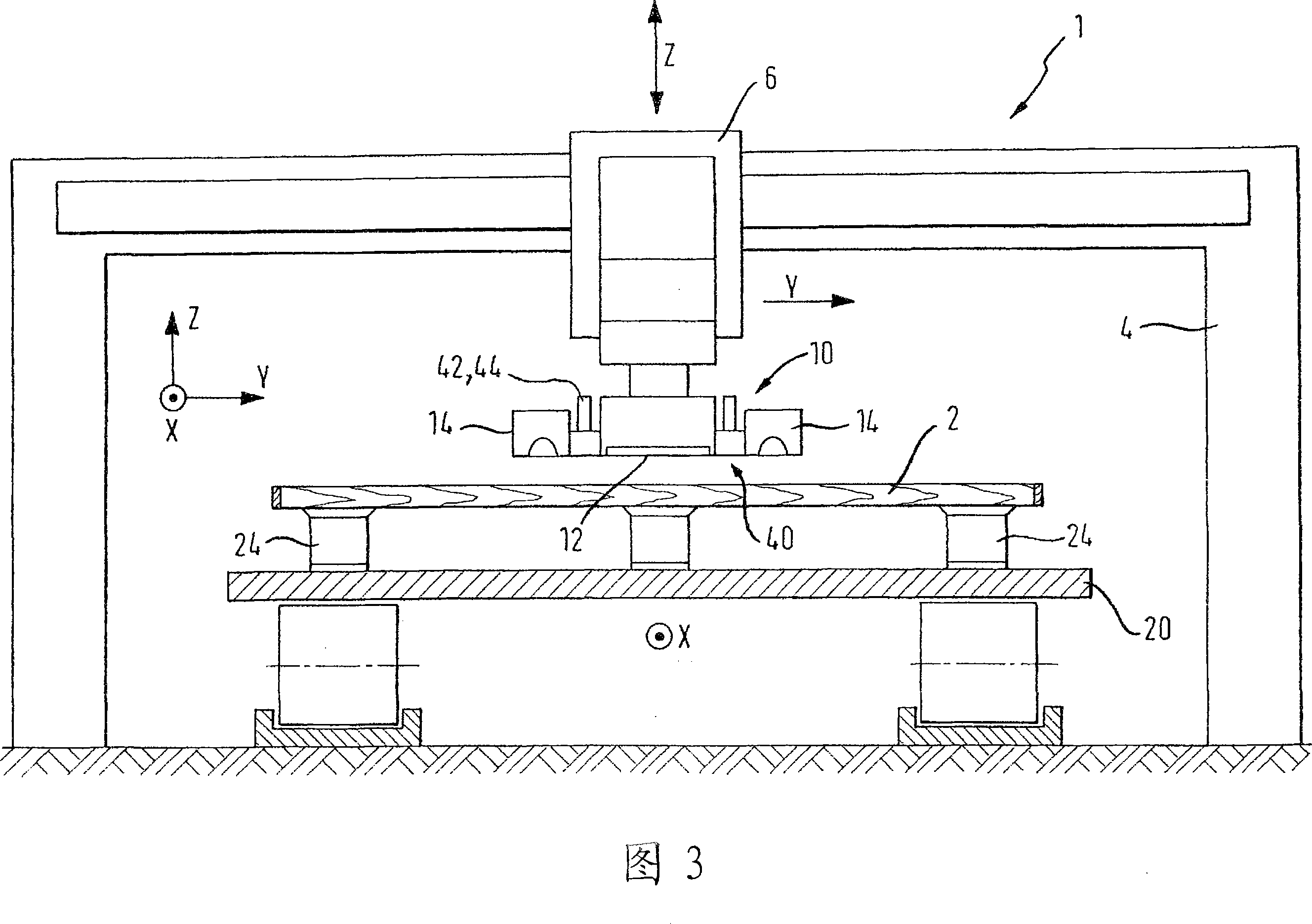 Device for patterning workpieces