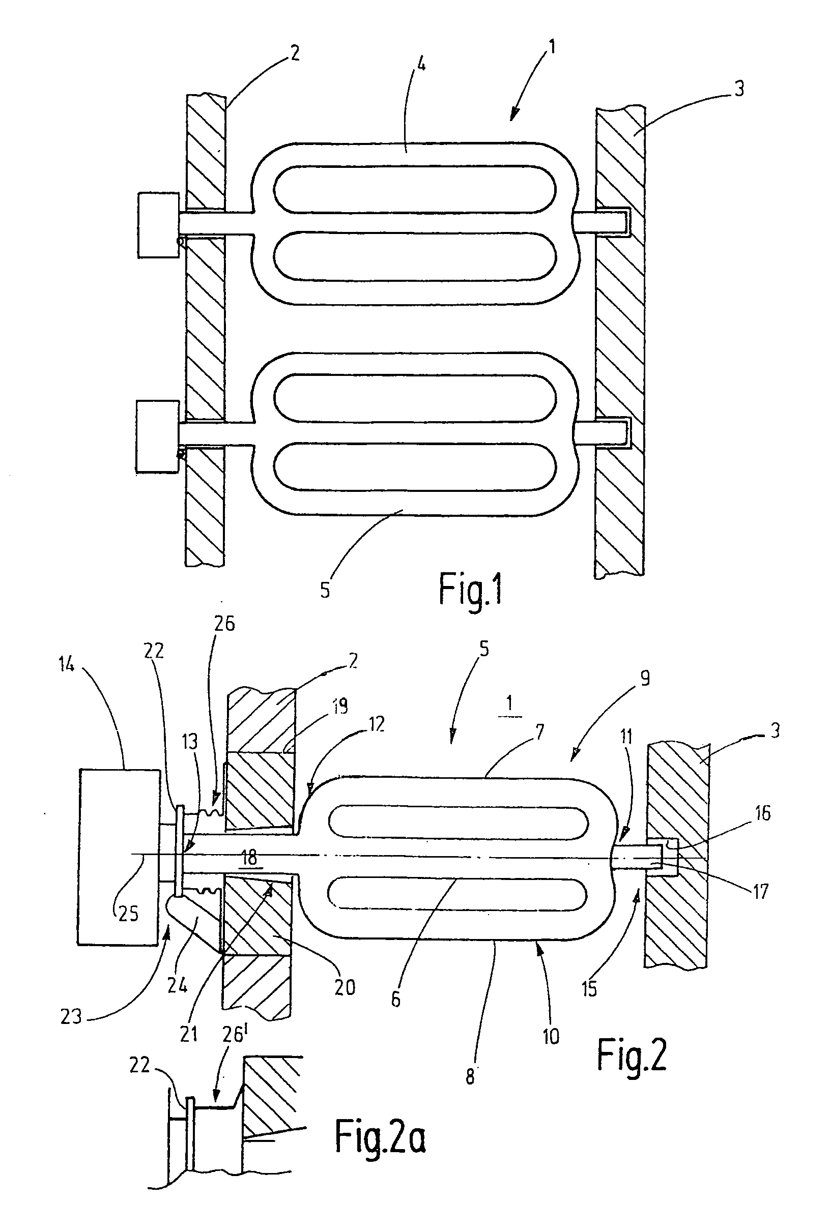 Radiant heating arrangement with distortion compensation
