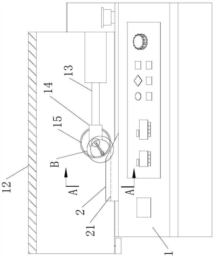 Automatic pre-folding device and method for mobile phone flat cable