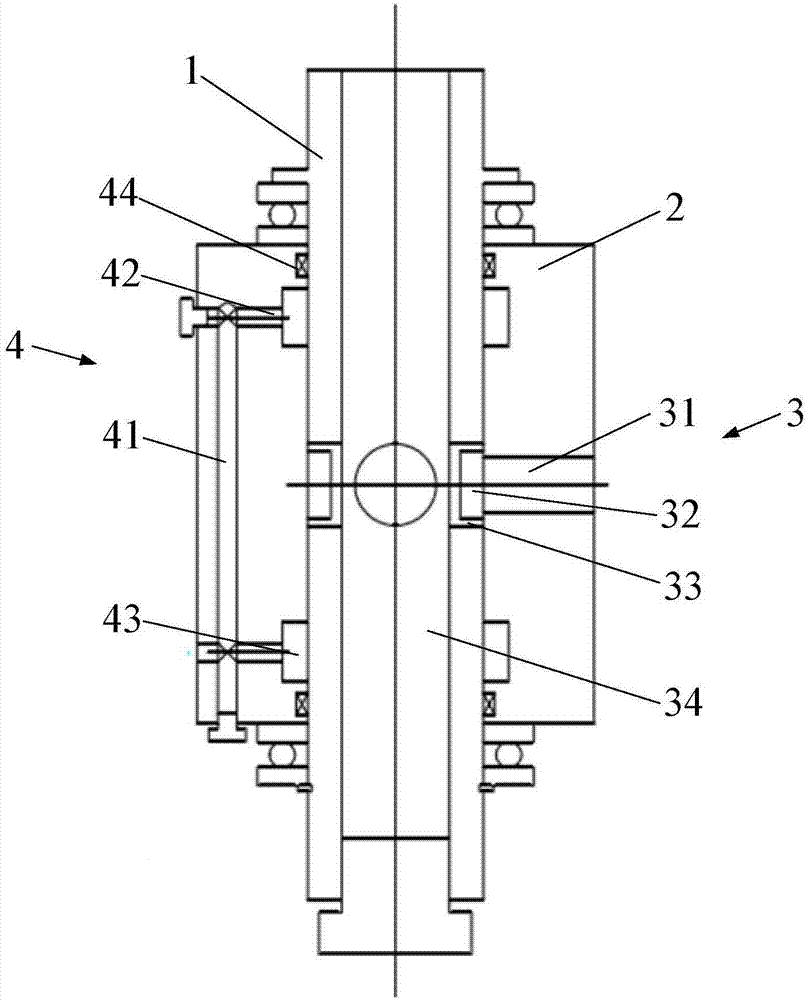 Rotating connector used for conveying two-phase flow containing solid abrasives