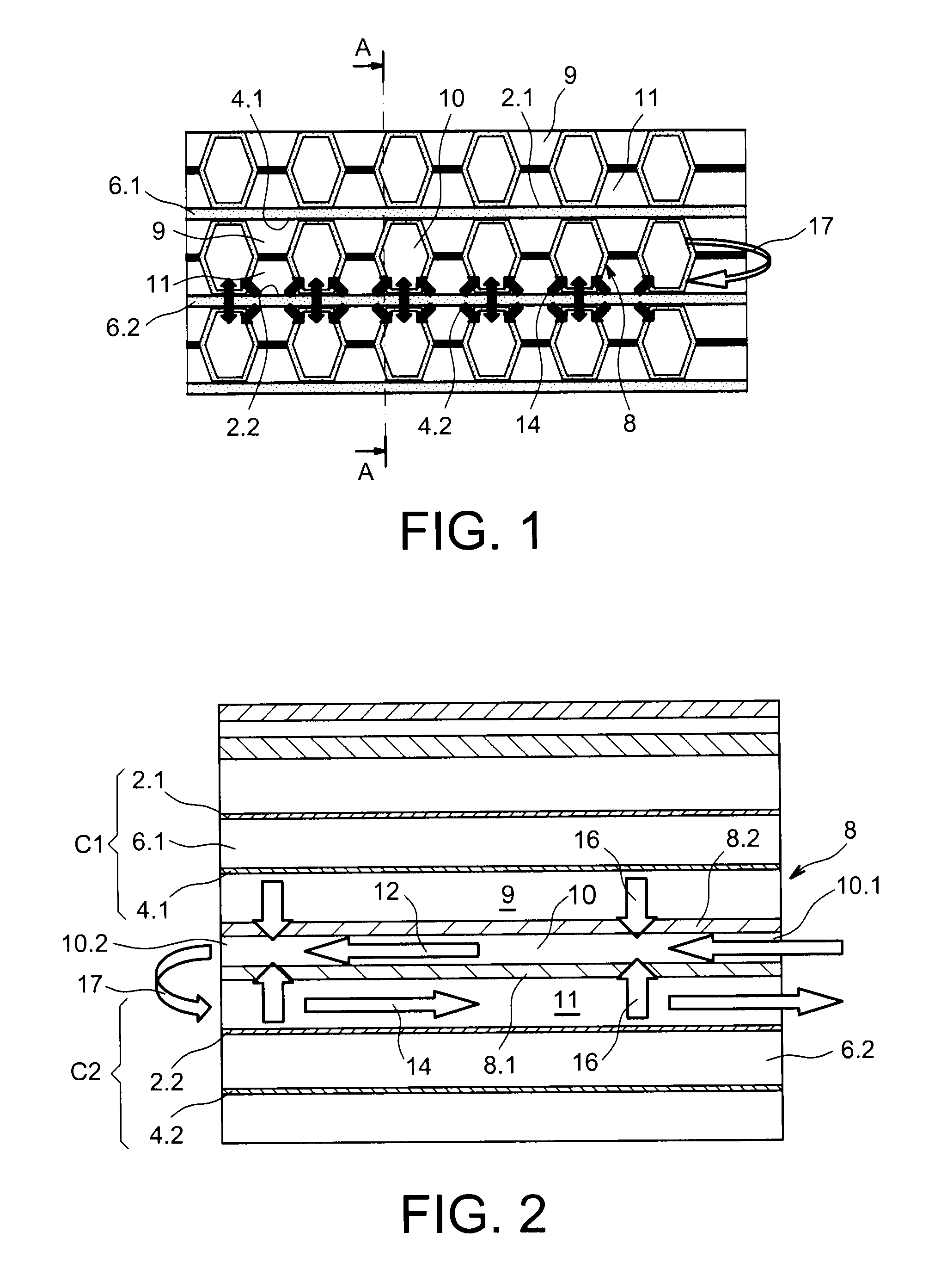 High temperature electrolyser with temperature homogenisation device