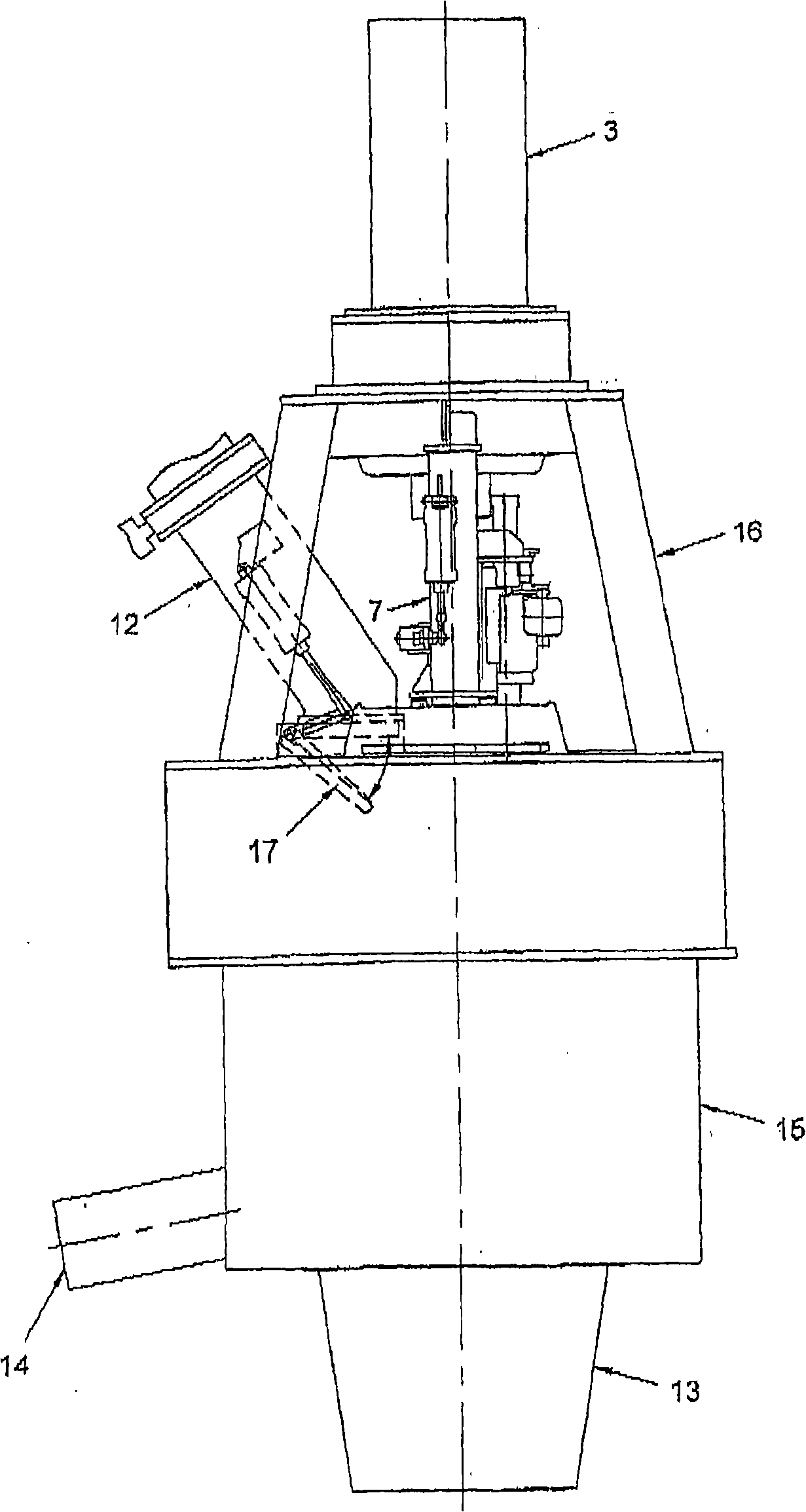 Discontinuous centrifugal machine which is intended, in particular, to separate molasses from sugar crystals in a masse-cuite