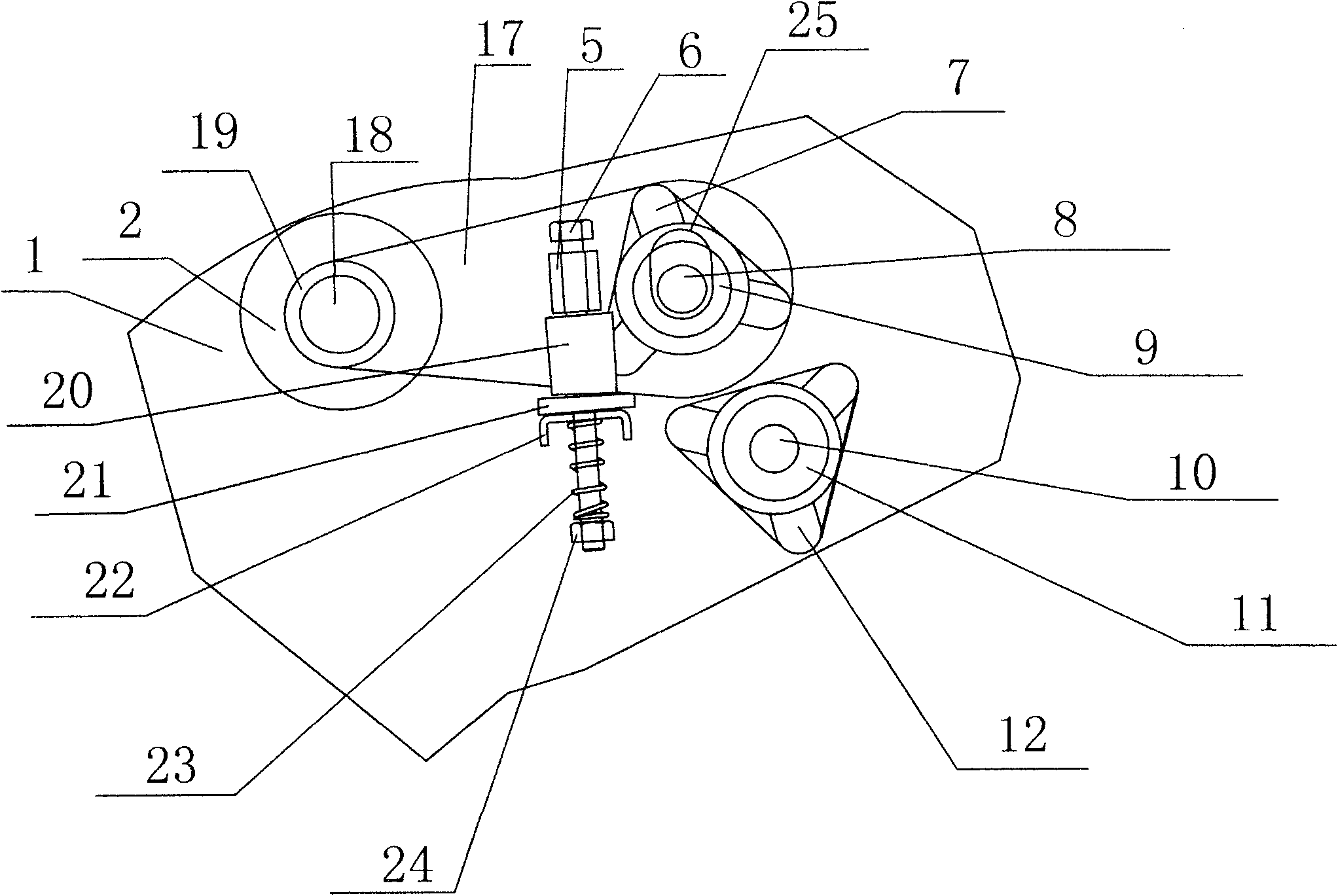 Secondary-cutting floating pick device of self-propelled corn harvester