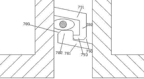 A bridge expansion joint covering device with improved service life