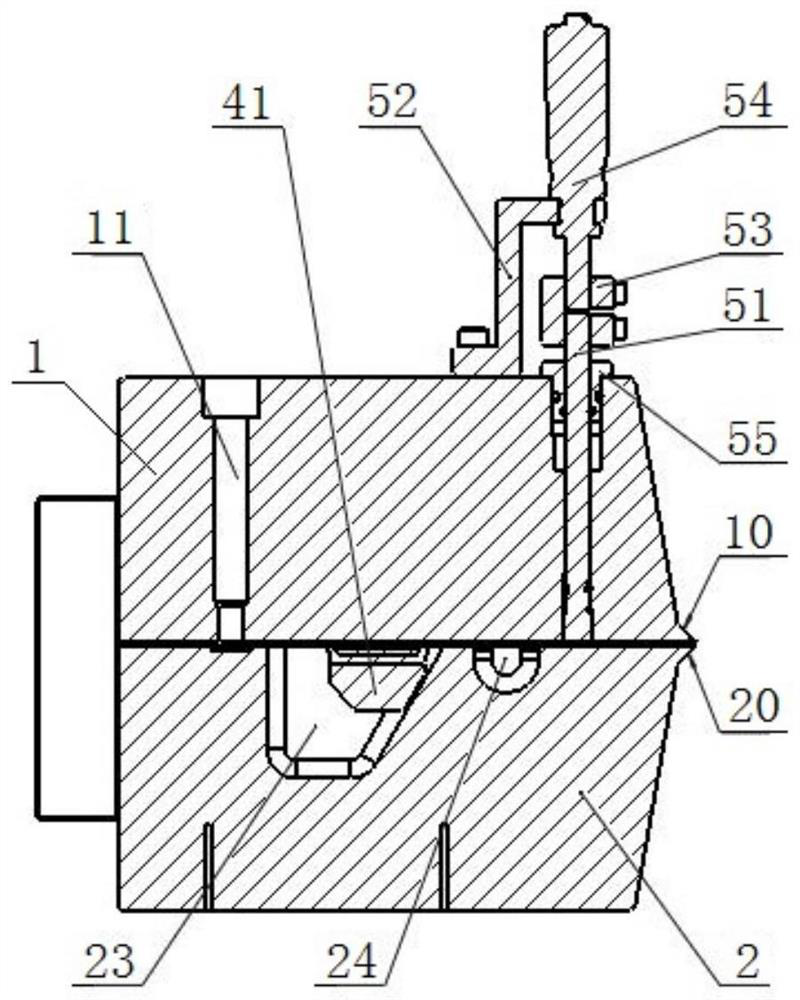Coating mold head with cavity pressure adjusted in a horizontal direction