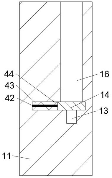 Drainage filtering device for adjusting drainage port along with rainfall