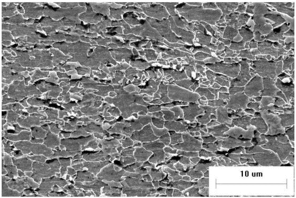 Preparation method and application of 700 MPa grade ultra-fine grain high-strength weathering steel