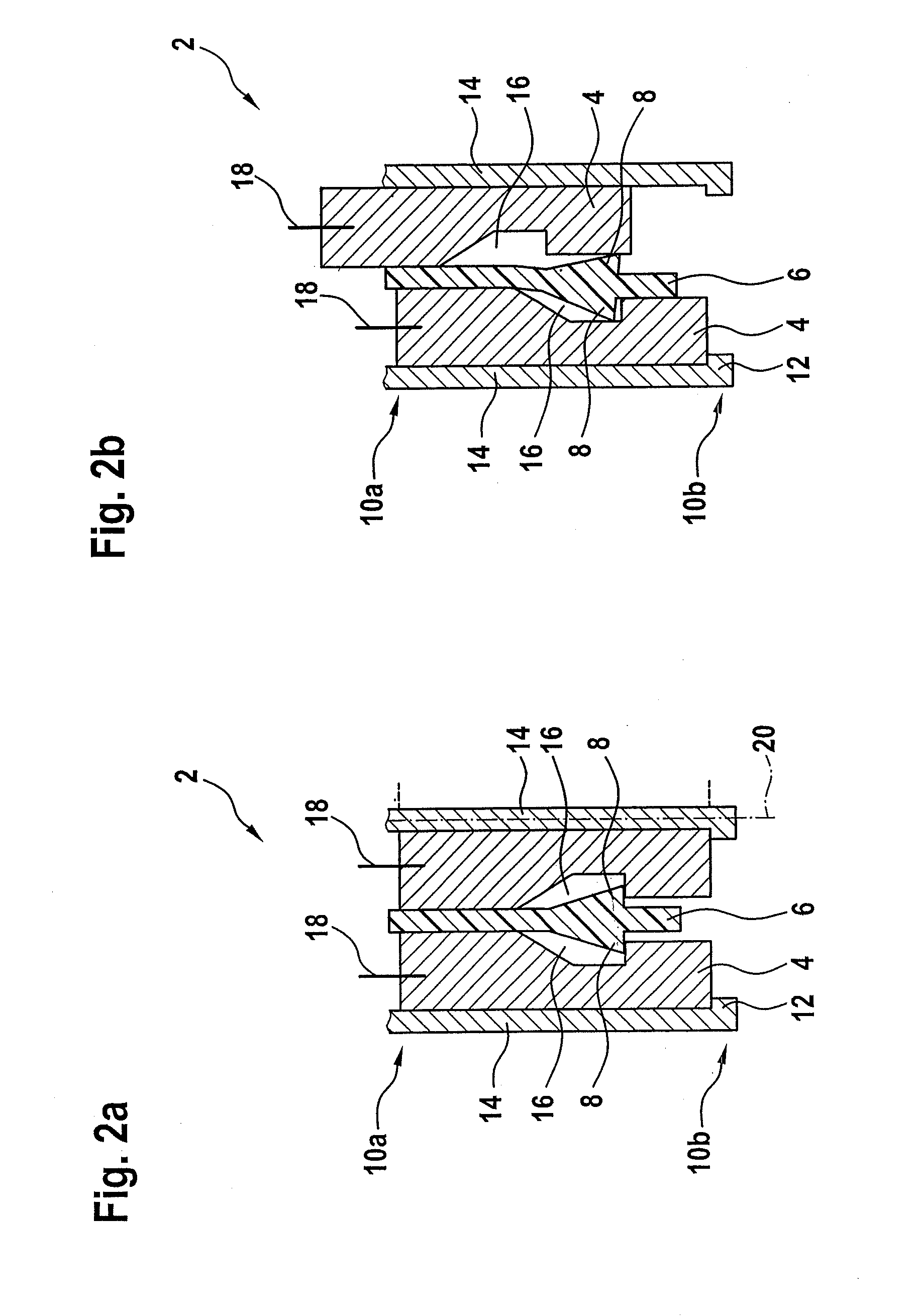 Plug connector having novel primary locking hooks