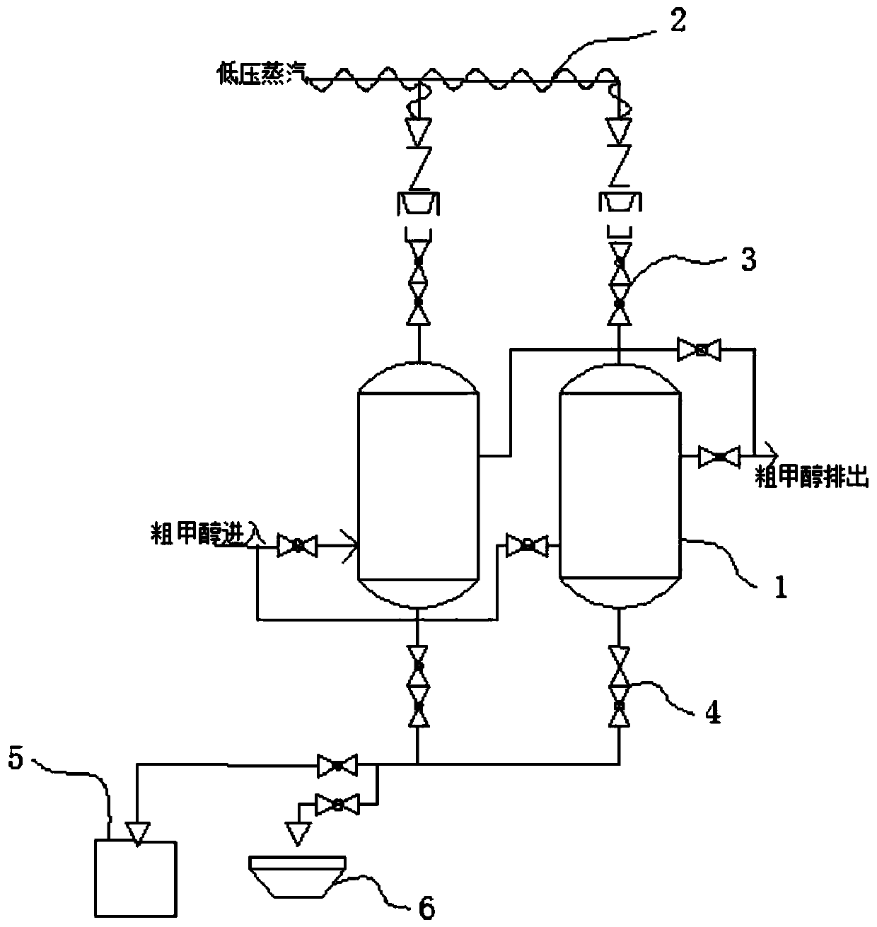 Online paraffin removal system of crude methanol filtration system