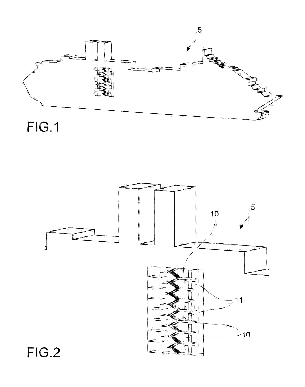 Fastening assembly of a fire door to a bulkhead