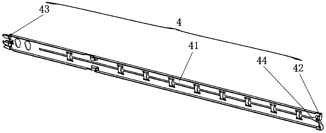 Server cabinet and fastening-free disassembly and assembly sliding installation structure thereof